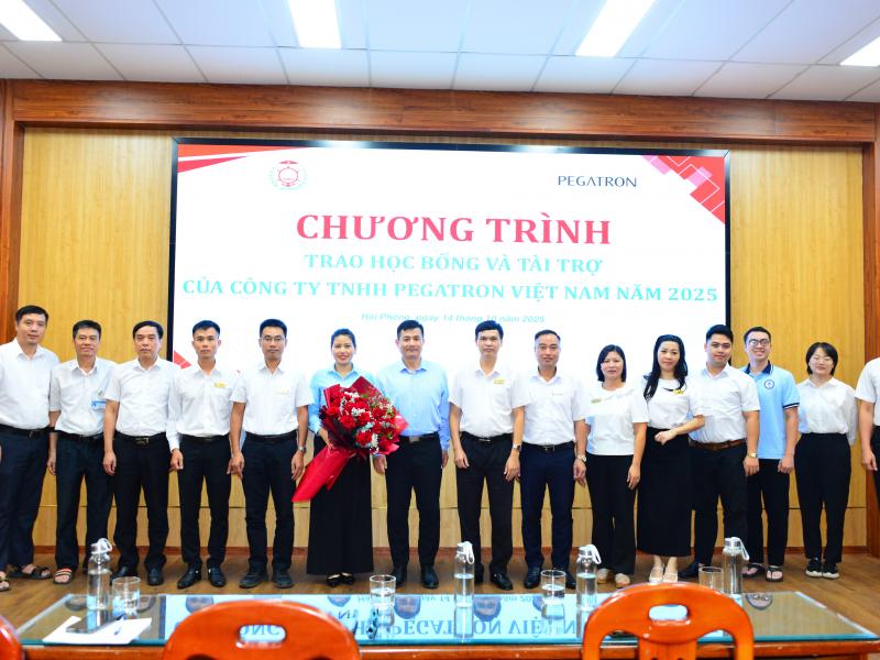CHƯƠNG TRÌNH TRAO HỌC BỔNG PEGATRON NĂM 2025 – LAN TỎA GIÁ TRỊ NHÂN VĂN, TIẾP SỨC SINH VIÊN VƯƠN XA
