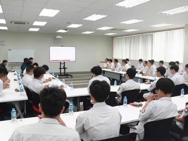 ĐOÀN CÁN BỘ, GIẢNG VIÊN, SINH VIÊN TRƯỜNG ĐẠI HỌC HÀNG HẢI VIỆT NAM THAM QUAN, TRẢI NGHIỆM THỰC TẾ TẠI CÔNG TY TNHH RORZE ROBOTECH VIỆT NAM